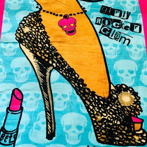 Betsey Johnson Pink & Aqua Party Heel Beach Towel Rare *2017 - Picture 3 of 8